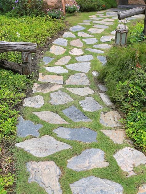 40+ Stunning Stepping Stone Walkways And Garden Path Ideas | Garden stepping stones, Stone ...