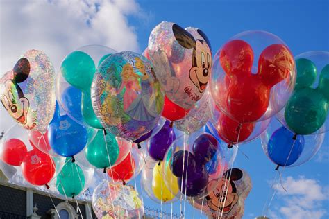 Disney World Balloons: Ultimate Guide (+ Getting Them Home!)