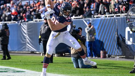 Bears' Justin Fields praises Cole Kmet for hard work, improvements - NBC Sports Chicago