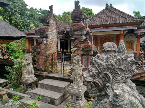 Tirta Empul Temple Bali, Indonesia - Entrance Fee & Dress Code