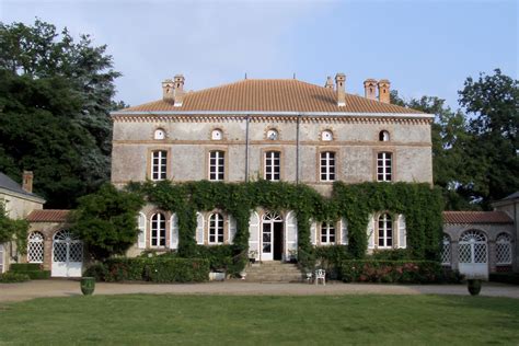 10 Great Wine Châteaux in France - Spend your Vacation in a Hotel on a French Vineyard – Go Guides