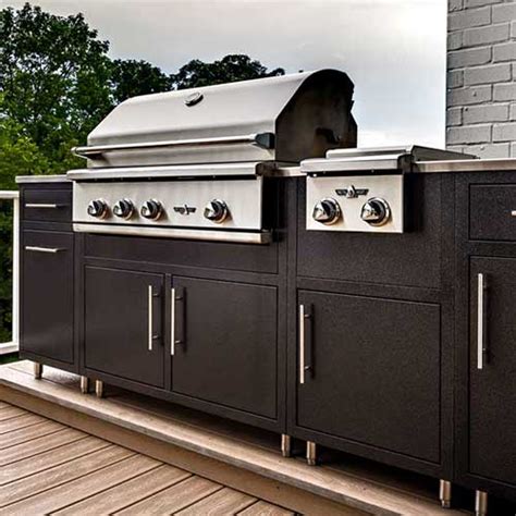 Custom Outdoor Kitchens by Challenger Designs | Salter's Fireplace