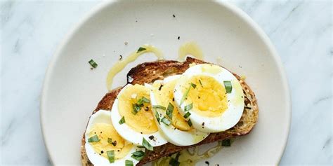 31 Healthy Breakfast Toast Recipes to Brighten Your Morning | SELF