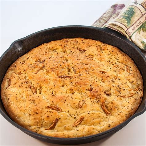 Cast Iron Skillet Garlic Herb Focaccia Bread