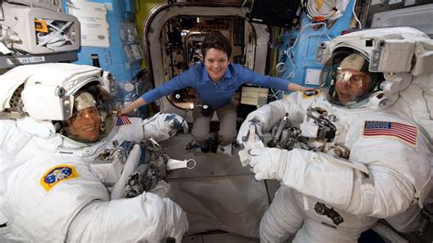 First all-women spacewalk canceled over lack of medium-sized spacesuits ...