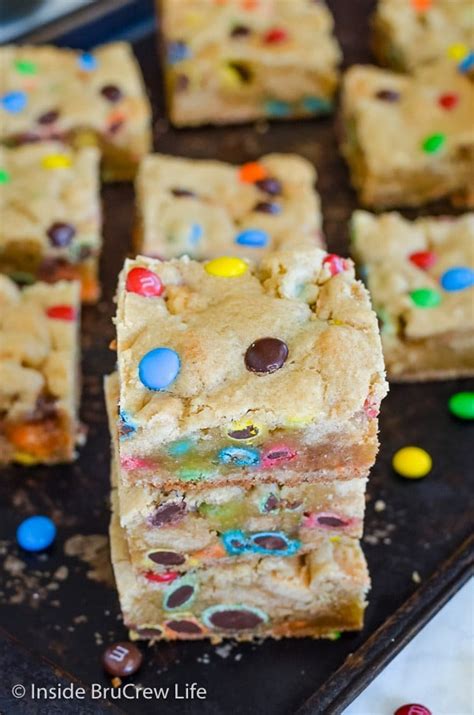 Easy M&M Blonde Brownies Recipe - Inside BruCrew Life