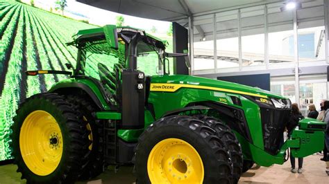 John Deere introduces first fully autonomous tractor | NEWSRADIO 1040 ...