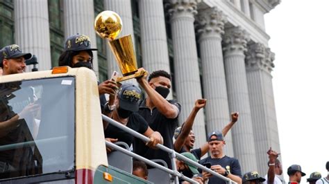 Milwaukee Bucks championship parade - TSN.ca