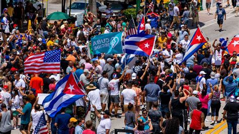 FIU poll: Most Cuban Americans back DeSantis over Crist | Miami Herald