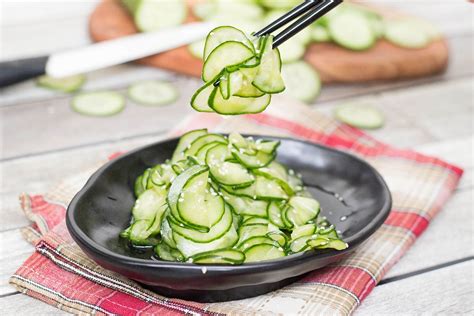 Japanese Cucumber Salad Recipe (Sunomono) - Sweet & Tangy