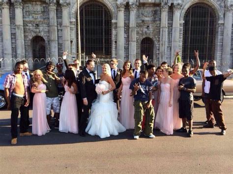 The Most Epic Wedding Photobomb Of All Time Is A Lie - Weddings