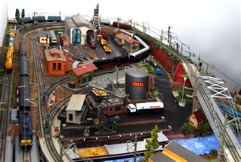 Marklin train layout with port and industry scenery. | Modeltreinen ...