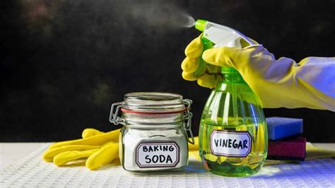 18 Simple Cleaning Hacks with Baking Soda and Vinegar - Hello Sensible