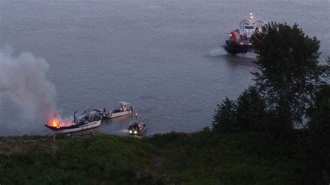 Boat in Steveston bursts into flames, runs aground | CityNews Vancouver