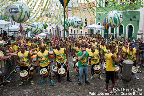 Salvador: Olodum anima torcedores em estreia da seleção na Copa - Jornal Grande Bahia (JGB)