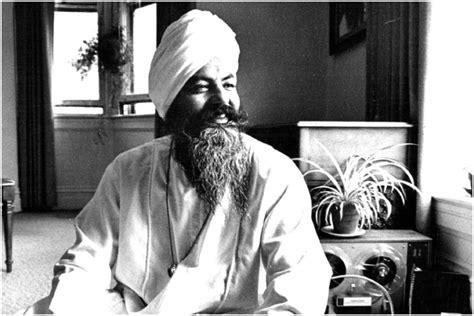 41 Yogi Bhajan Quotes On Love, Healing, Meditation & Yoga - Insight state