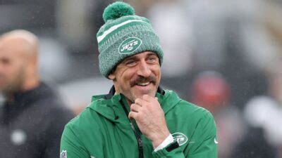 Aaron Rodgers’ Chances of Playing Reportedly Hinge on Jets-Dolphins ...