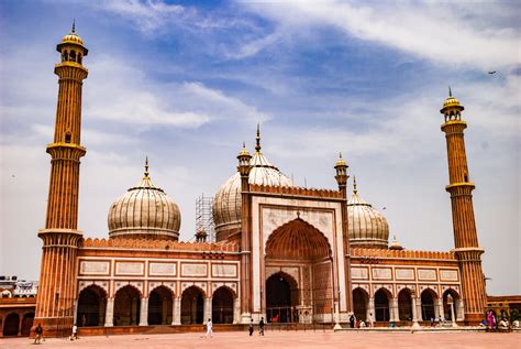 5 HISTORICAL PLACES OF DELHI THAT YOU MUST VISIT - IPU Buzz