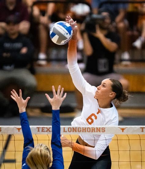 Texas volleyball to face two final tests before start of Big 12 play