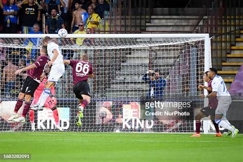 Simone Romagnoli of Frosinone Calcio scores first goal during the ...