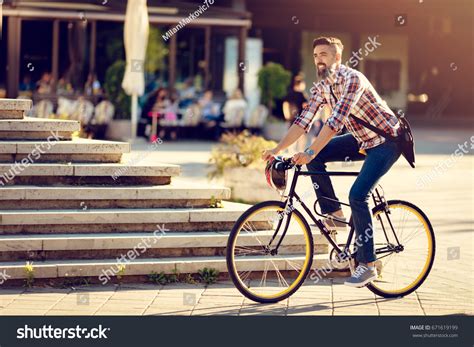 346,193 Man On Bike Ride Images, Stock Photos & Vectors | Shutterstock