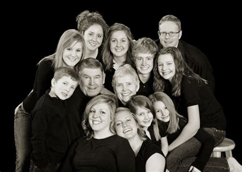 studio family portraits - Google Search | Extended family photography ...