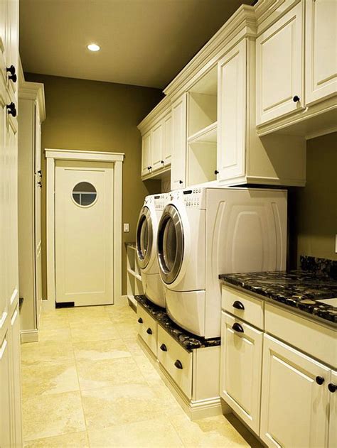 20 Beautiful Designs for Small Laundry Rooms