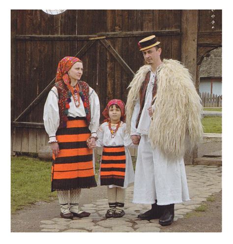 Maramures, Transilvania Folk Costume, Costumes, Transylvania Romania, Academic Dress, Dresses ...