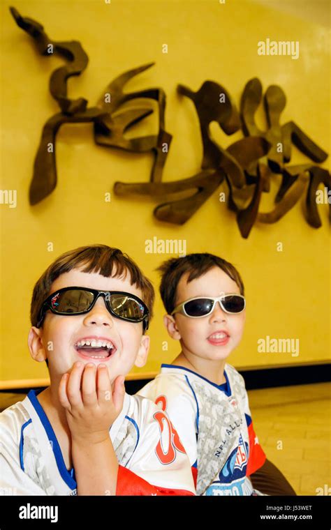 The peabody little rock hotel lobby hi-res stock photography and images ...