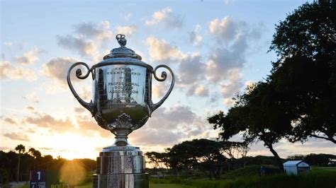 Pga Championship Trophy : Collin Morikawa loses control of Wanamaker Trophy at PGA ...