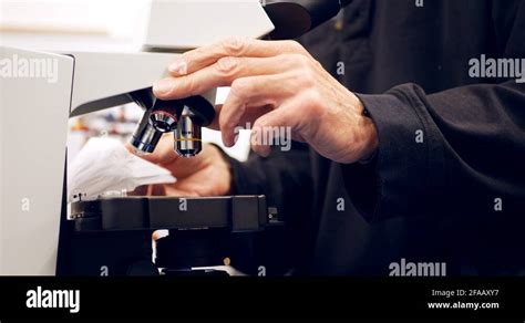 Microscope lens cleaning Stock Videos & Footage - HD and 4K Video Clips - Alamy