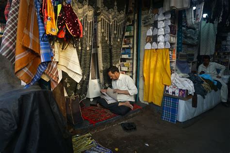 The Last Calligrapher of Old Delhi Preserves a Dying Art - New Lines Magazine