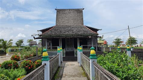 Rumah Adat Banjar Bubungan Tinggi Teluk Selong | Dinas Kebudayaan dan Pariwisata