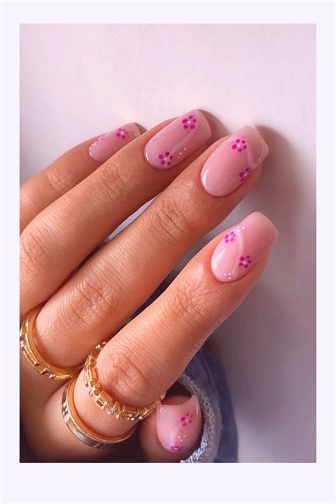 35 Most Beautiful Pink Flower Short Nail Designs for Summer 2021