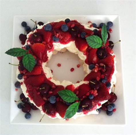 Christmas Wreath Pavlova Christmas Lunch, Christmas Wreaths, Christmas Ideas, Pavlova, Make It ...