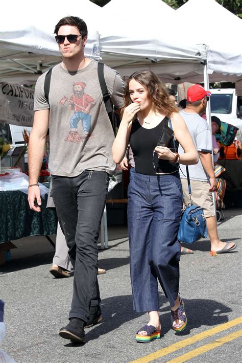 Joey King with boyfriend Jacob Elordi at the Farmers Market -12 | GotCeleb