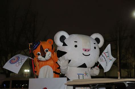 The Seoul 1988 and Pyeongchang 2018 mascots met each other during the ...