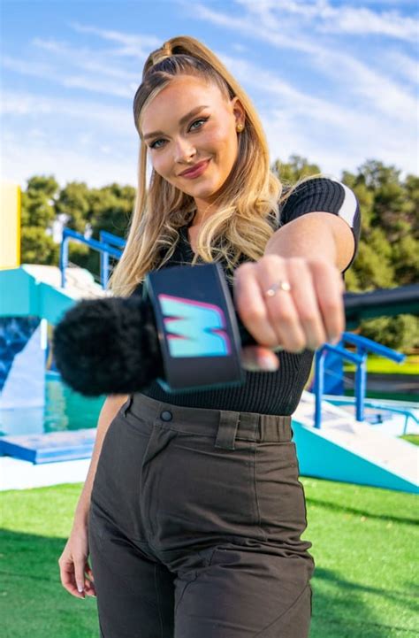 Camille Kostek Wipeout - TV Fanatic