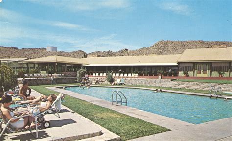 The Cardboard America Motel Archive: Roy Rogers Apple Valley Inn ...