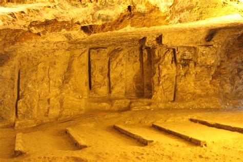 File:Jerusalem, Zedekiah's Cave IMG 7233.JPG - Wikimedia Commons