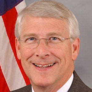 Roger Wicker - Age, Family, Bio | Famous Birthdays