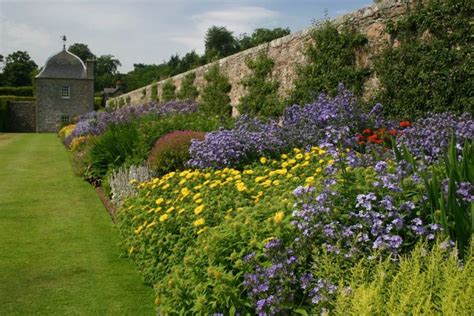 create borders | Garden borders, Landscape edging, Beautiful gardens