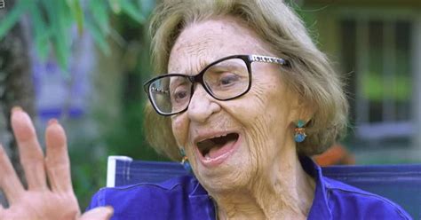 Aos 95 anos, Laura Cardoso ressurge na Globo, mostra mansão e faz ...