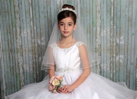 How to Choose a First Communion Dress