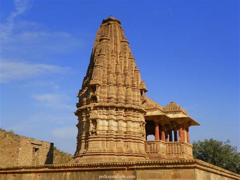 A tour of Bhangarh fort in India and its temples built in Nagara style architecture