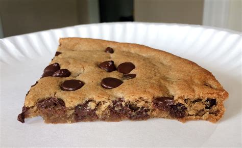 Review and Compare: Pizza Hut vs. Papa John’s Chocolate Chip Cookie – The Plain Cheese