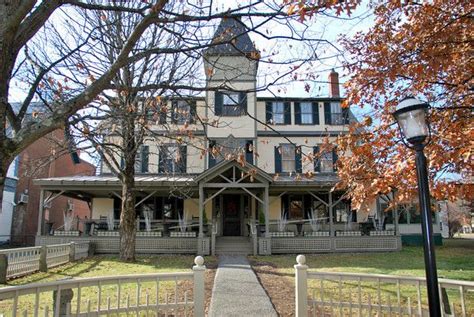 The historic Norwich Inn in Norwich, VT. Site of first Presidential visit to Vermont in 1812 by ...