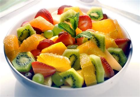 How to Make a Tropical Fruit Salad