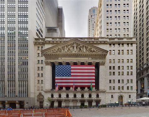 Wall Street and New York Stock Exchange (NYSE) – Joergen Geerds Photography