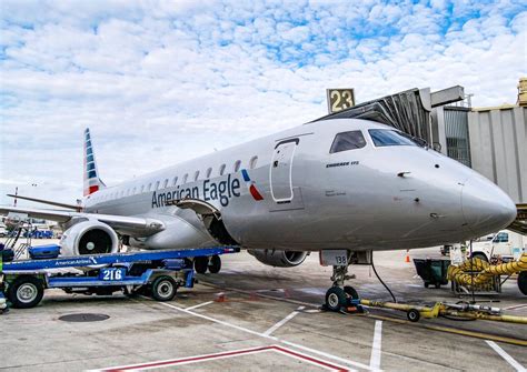 American Eagle (Republic Airlines) Embraer E175 Boarding at Terminal ...